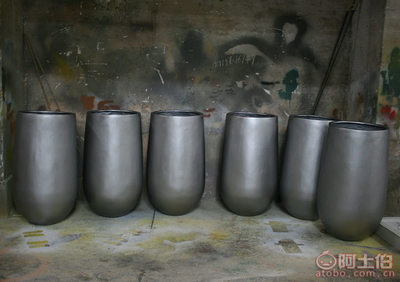 【正方廣州工廠(chǎng)庭院設(shè)計(jì)創(chuàng)意景觀(guān)工藝品花盆銀色高腳圓形玻璃鋼花盆】廣州市荔灣區(qū)正方園林工藝品經(jīng)營(yíng)部 - 產(chǎn)品庫(kù)